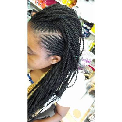 nattes-collees-ecailles-finissant-en-crete-vanilles-twist-senegalaises