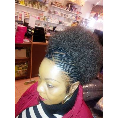 Nattes-collees-demi-tete-et-tissage-en-arriere